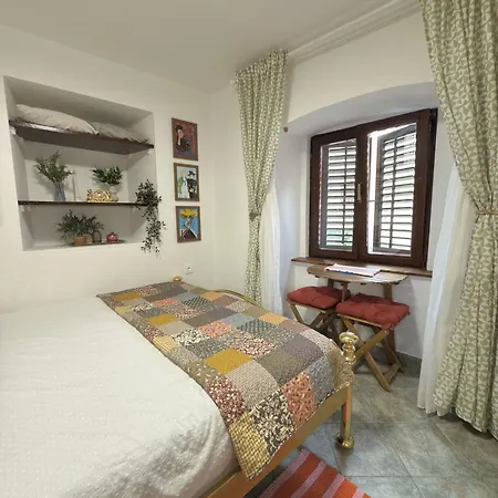Olive's Place Apartment *
